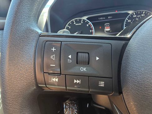 Used 2023 Nissan Rogue SV image 32