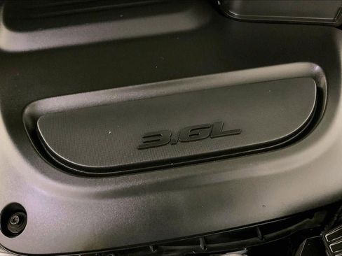 Used 2024 Chrysler Pacifica Limited w/ Uconnect Theater Family Group image 31