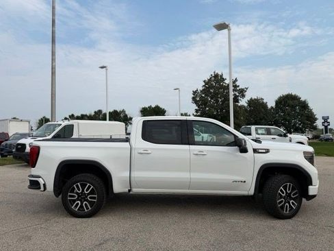 Used 2024 GMC Sierra 1500 AT4 w/ Technology Package AWD/4WD image 12