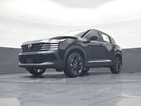 Certified 2026 Nissan Kicks SR w/ SR Premium Package FWD image 18