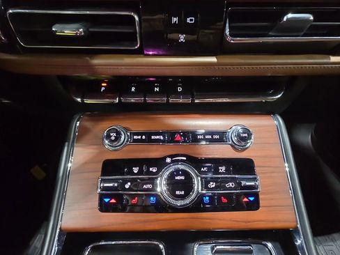 Used 2022 Lincoln Aviator Reserve w/ Elements Package Plus image 25