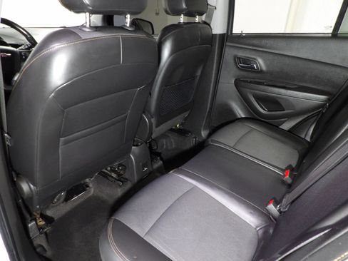 Used 2019 Chevrolet Trax LT w/ LT Convenience Package FWD image 10