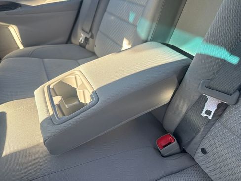 Used 2017 Toyota Camry LE image 33