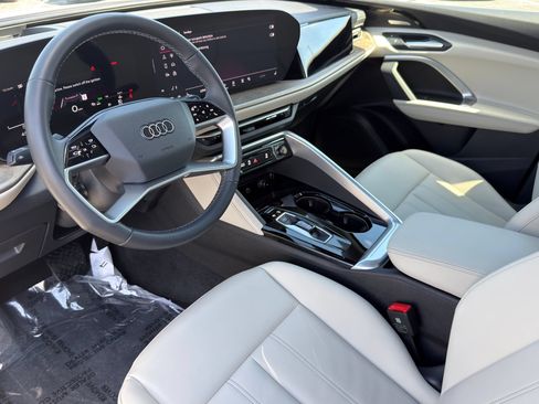 Used 2025 Audi Q5 Premium Plus w/ Premium Plus AWD/4WD image 9