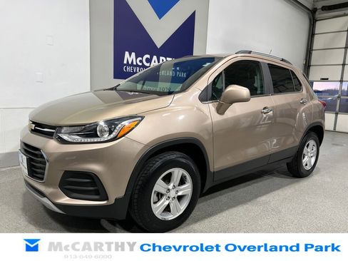 Used 2018 Chevrolet Trax LT w/ Sun & Sound Package image 9