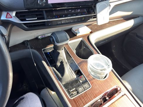 Used 2022 Toyota Sienna XLE image 10