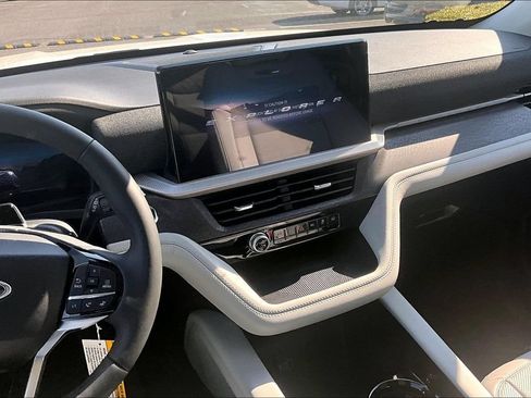 New 2026 Ford Explorer Platinum w/ LUX Leather Package AWD/4WD image 7