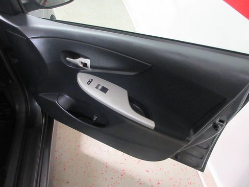 Used 2013 Toyota Corolla S Special Edition image 30