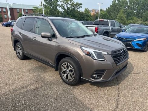 Used 2022 Subaru Forester Premium AWD/4WD image 2