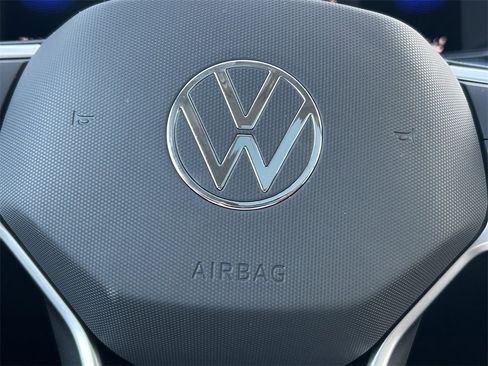 Used 2022 Volkswagen Taos SE image 31