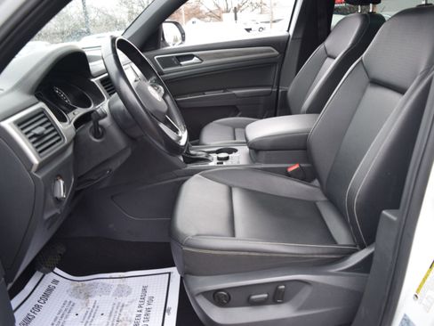 Used 2020 Volkswagen Atlas Cross Sport SE w/ Panoramic Sunroof Package image 13