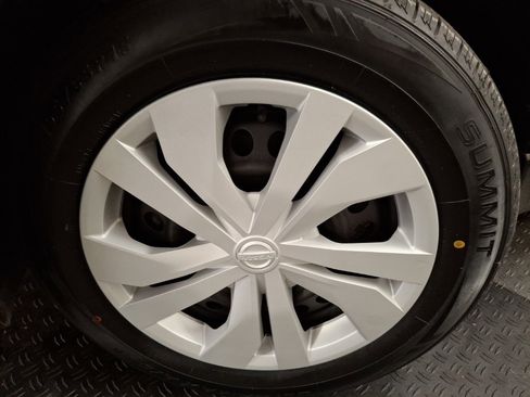 Used 2022 Nissan Versa S image 4