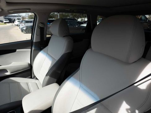 Used 2018 Kia Sorento SX image 11