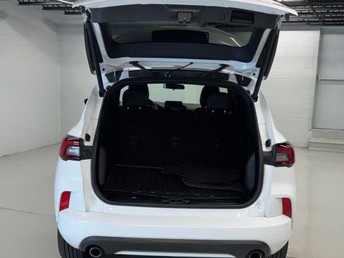 Used 2023 Ford Escape ST-Line AWD/4WD image 9