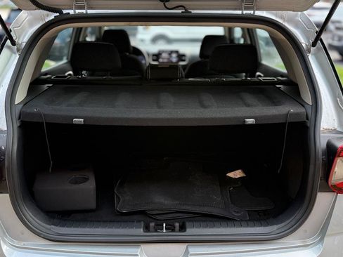 Used 2022 Hyundai Venue SEL FWD image 21
