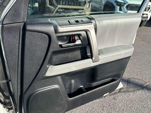 Used 2011 Toyota 4Runner Trail image 21