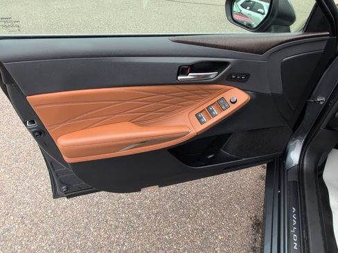 Used 2019 Toyota Avalon Limited w/ Advanced Safety Package FWD image 17