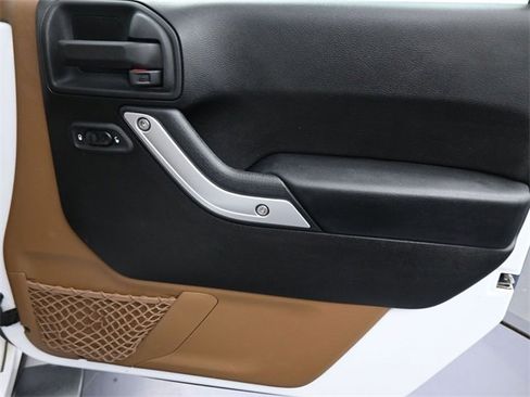 Used 2017 Jeep Wrangler Unlimited Sahara w/ Connectivity Group image 34