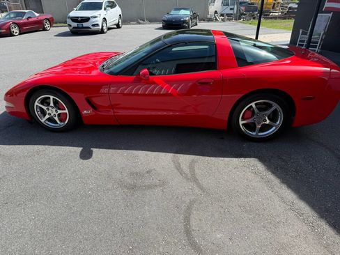 Used 2004 Chevrolet Corvette Coupe RWD image 4