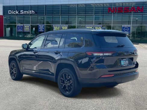 Used 2024 Jeep Grand Cherokee L Laredo image 4