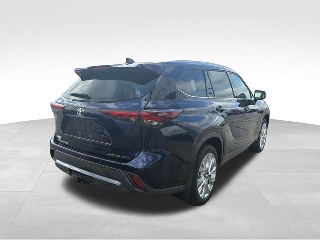 Used 2024 Toyota Highlander Limited AWD/4WD image 7