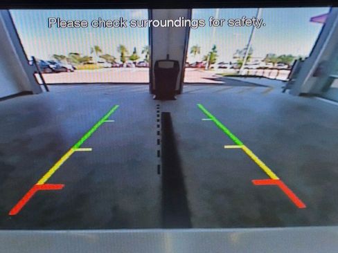 Used 2013 Lincoln MKX FWD image 9