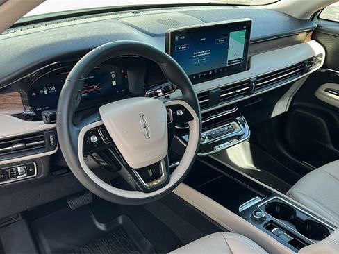 Used 2025 Lincoln Corsair Reserve w/ Jet Appearance Package image 11