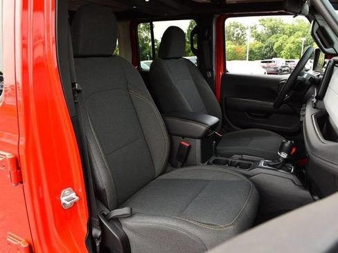 Used 2025 Jeep Wrangler Unlimited Sahara AWD/4WD image 20