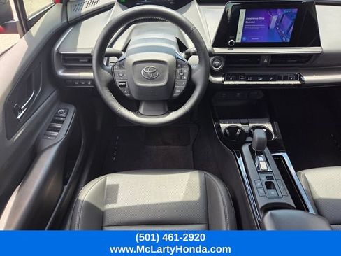 Used 2025 Toyota Prius XLE FWD image 11