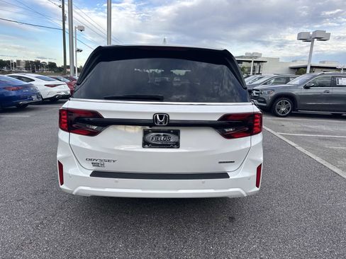 Used 2025 Honda Odyssey Touring image 4