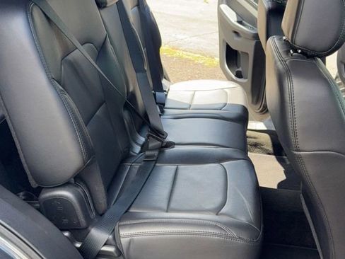 Used 2017 Ford Explorer XLT w/ Equipment Group 202A FWD image 15