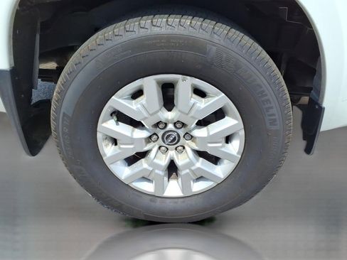 Used 2024 Nissan Frontier SV w/ SV Convenience Package RWD image 8