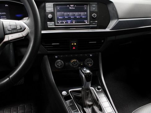 Used 2024 Volkswagen Jetta SE FWD image 32