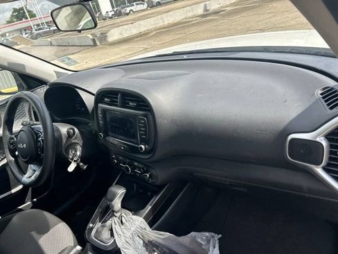 Used 2022 Kia Soul LX FWD image 12