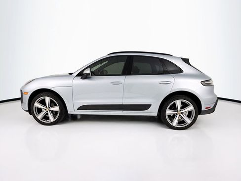 Certified 2023 Porsche Macan image 2
