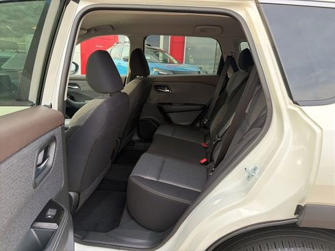 Used 2023 Nissan Rogue SV image 15