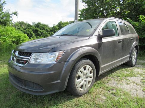 Used 2020 Dodge Journey SE w/ SE Popular Equipment Group FWD image 2
