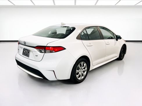 Used 2021 Toyota Corolla LE FWD image 4