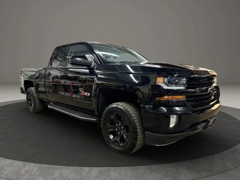 Used 2018 Chevrolet Silverado 1500 LT w/ Midnight Edition AWD/4WD image 2