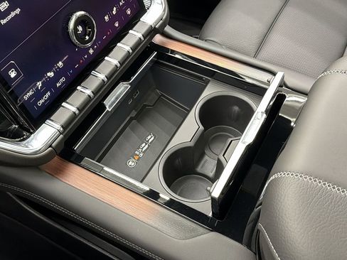 Used 2026 GMC Yukon Denali w/ Sun & Power Step Package AWD/4WD image 22