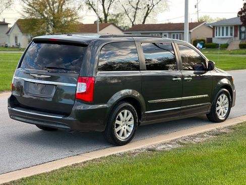 Used 2011 Chrysler Town & Country Touring-L w/ Entertainment Group #2 image 6