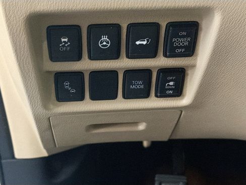 Used 2017 Nissan Pathfinder Platinum w/ Family Entertainment Package AWD/4WD image 16