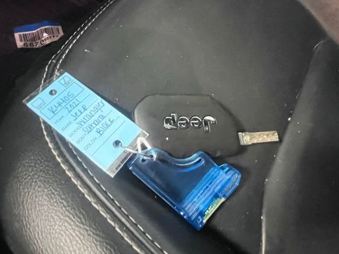 Used 2021 Jeep Wrangler Unlimited Sahara AWD/4WD image 10