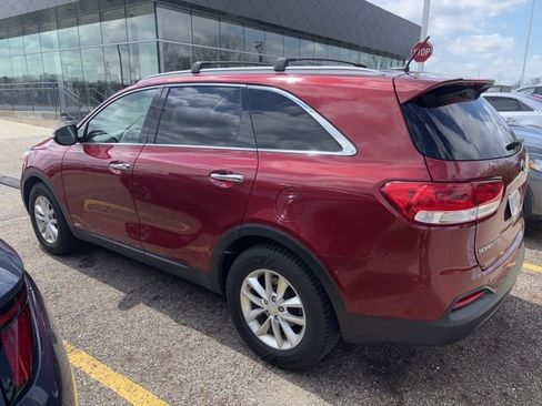 Used 2017 Kia Sorento LX image 2