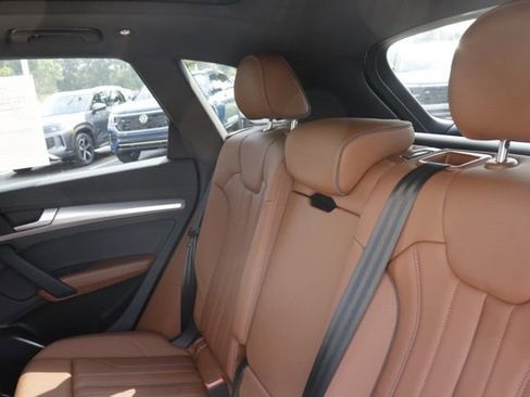 Used 2025 Audi Q5 2.0T Premium w/ Convenience Plus Package image 17