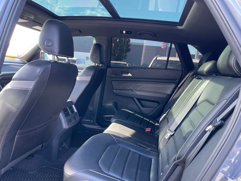 Used 2021 Volkswagen Atlas Cross Sport SEL Premium R-Line w/ Luggage Net & Mats Package AWD/4WD image 4