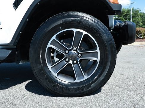 Used 2023 Jeep Wrangler Unlimited Sahara AWD/4WD image 5