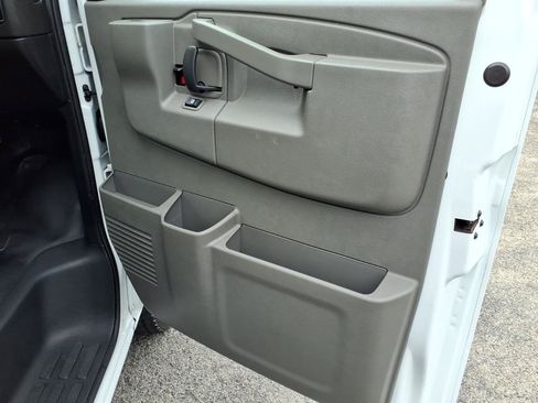 Used 2024 Chevrolet Express 3500 w/ Power Convenience Package RWD image 13