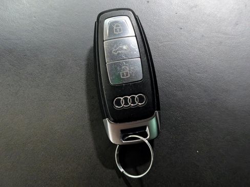 Used 2019 Audi Q8 Prestige w/ Luxury Package image 42