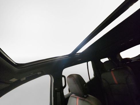 Certified 2025 Chevrolet Traverse RS image 23